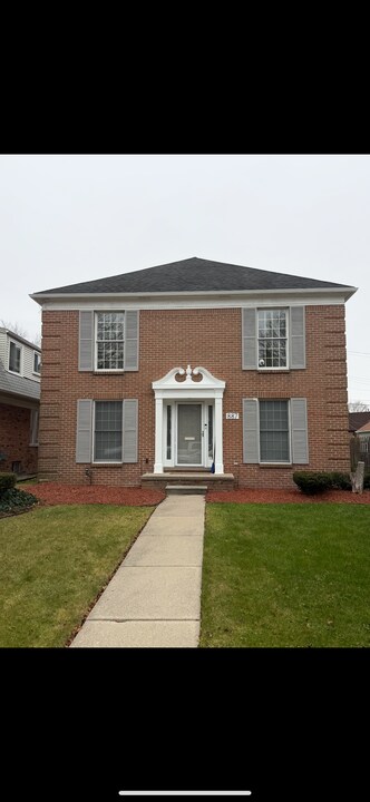 889 Neff Rd in Grosse Pointe, MI - Building Photo