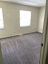 214 Cross Lanes Dr in Nitro, WV - Foto de edificio - Building Photo