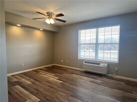 802 W Tahlequah St in Siloam Springs, AR - Building Photo