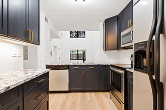 243 City View Dr in Fort Lauderdale, FL - Building Photo - Building Photo