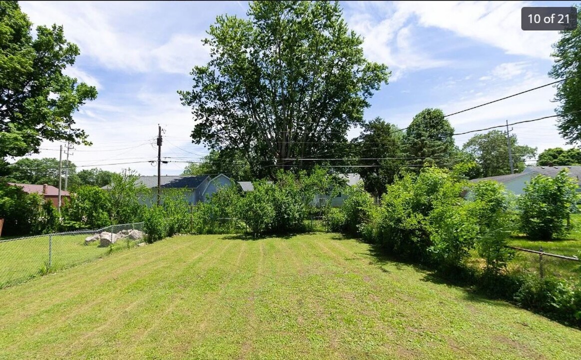 2304 S Pershing Dr in Muncie, IN - Building Photo