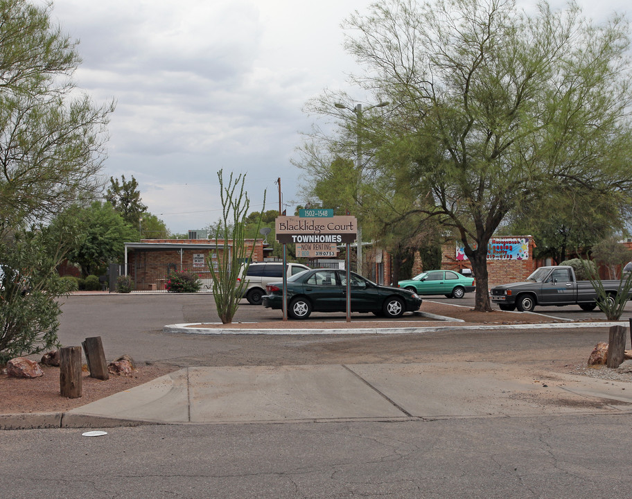 Blacklidge Court in Tucson, AZ - Building Photo