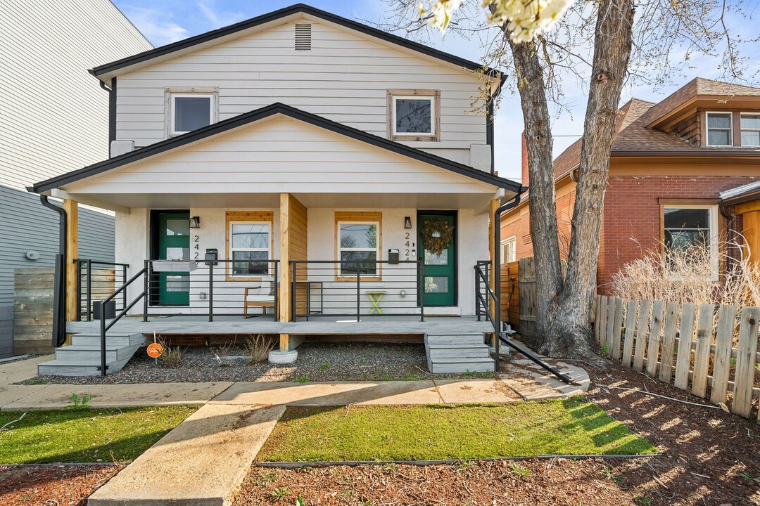 2424 W 44th Ave in Denver, CO - Foto de edificio
