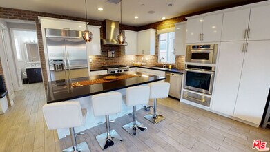 12860 S Seaglass Cir in Los Angeles, CA - Building Photo - Building Photo