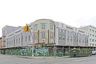 Alhambra Luxury Lofts in Brooklyn, NY - Foto de edificio - Building Photo