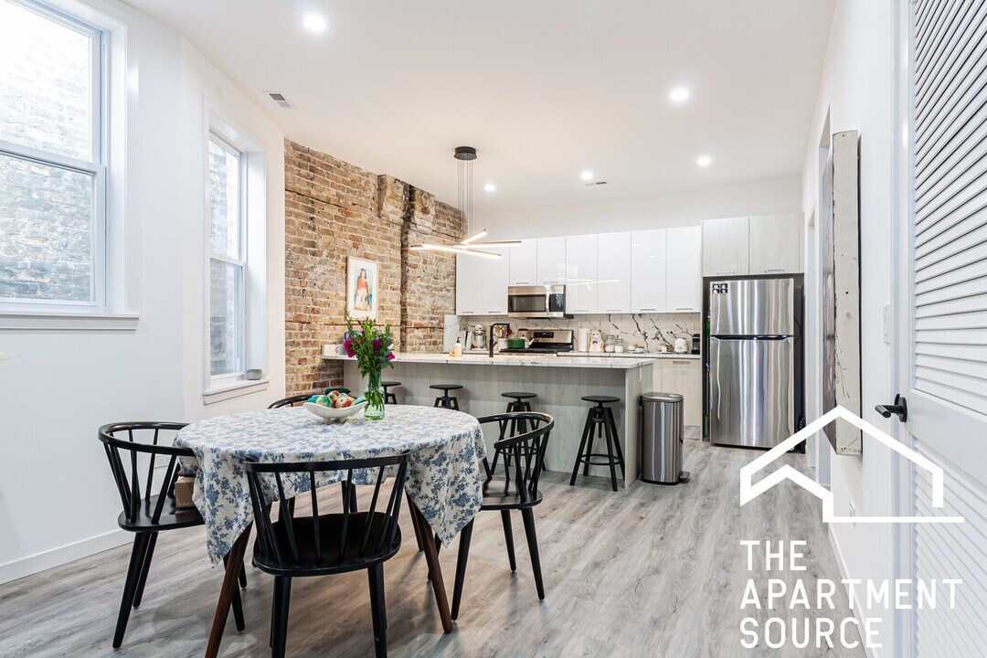 2744 W Division St, Unit 4F in Chicago, IL - Foto de edificio