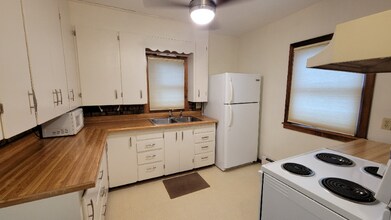 1512 Summer St in Grinnell, IA - Building Photo - Building Photo