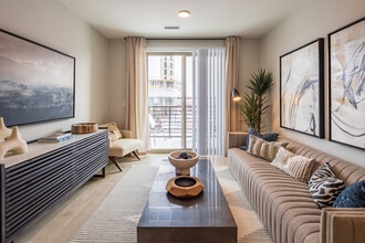AVRA at RidgeGate Station in Lone Tree, CO - Foto de edificio - Interior Photo