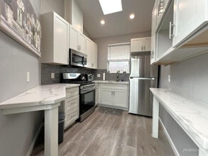 476 Fiesta Dr in San Mateo, CA - Building Photo - Building Photo