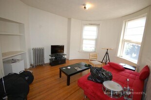 7 Mt Hood Rd, Unit 3 in Boston, MA - Building Photo