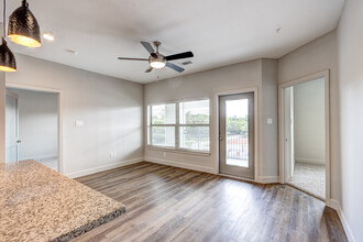 Allum At South Post Oak in Houston, TX - Building Photo - Interior Photo