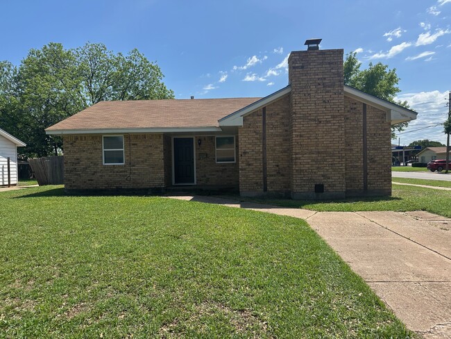 property at 2961 Moffett Ave