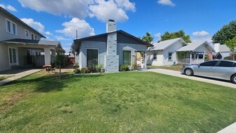 417 W Franklin Way in Dinuba, CA - Building Photo