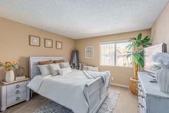 Wintercrest Village Apartments in Lakeside, CA - Foto de edificio - Interior Photo