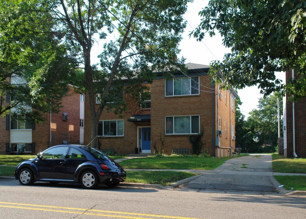 1001 W Shiawassee St in Lansing, MI - Building Photo