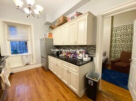684 Parker St, Unit 1 in Roxbury Crossing, MA - Building Photo