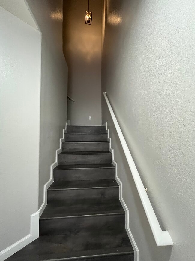 6385 Dan Blocker Ave in Henderson, NV - Foto de edificio - Building Photo