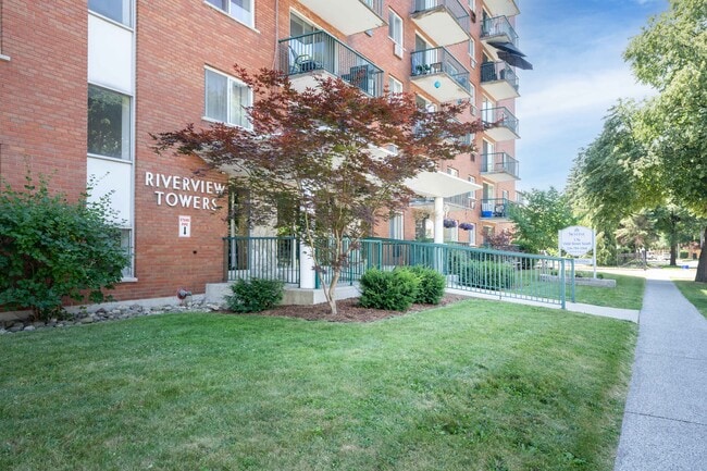 Riverview Towers Apartments - Skyline Living in Sarnia, ON - Building Photo - Building Photo