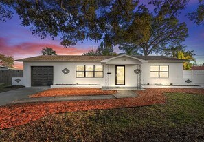 1716 63rd Ave N in St. Petersburg, FL - Building Photo