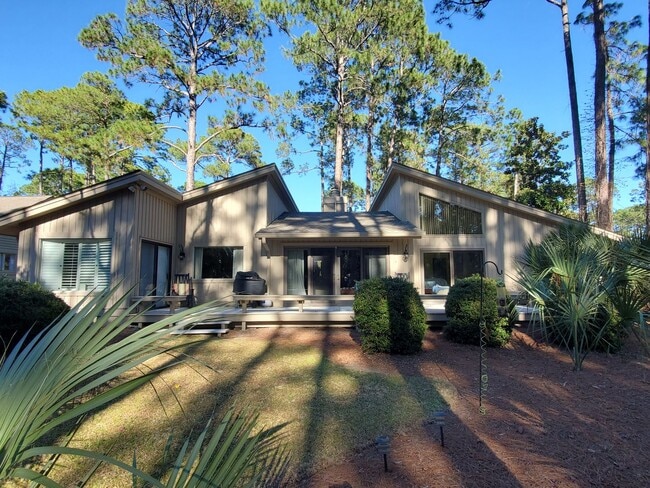 property at 6 Club Course Ln