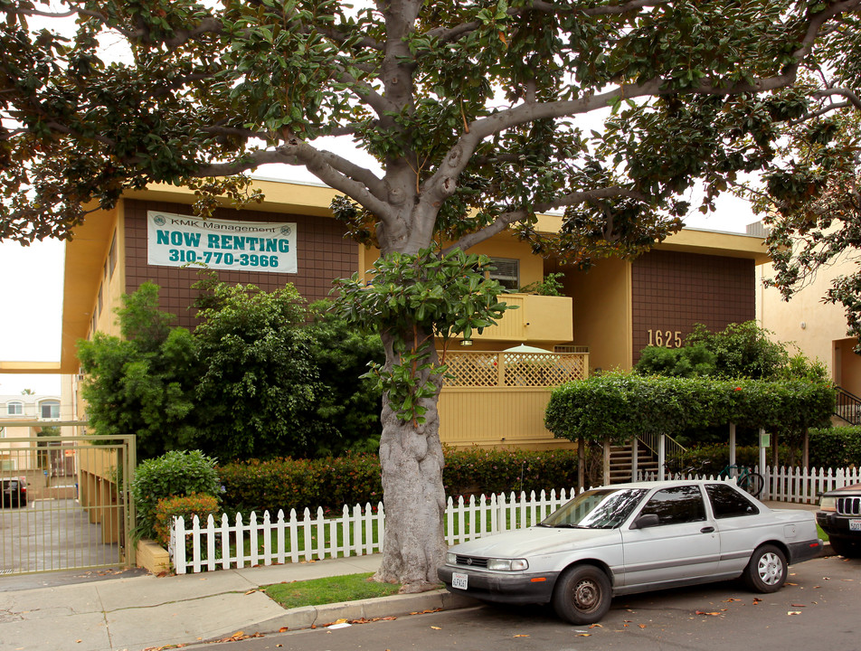 1625 Stoner Ave in Los Angeles, CA - Foto de edificio