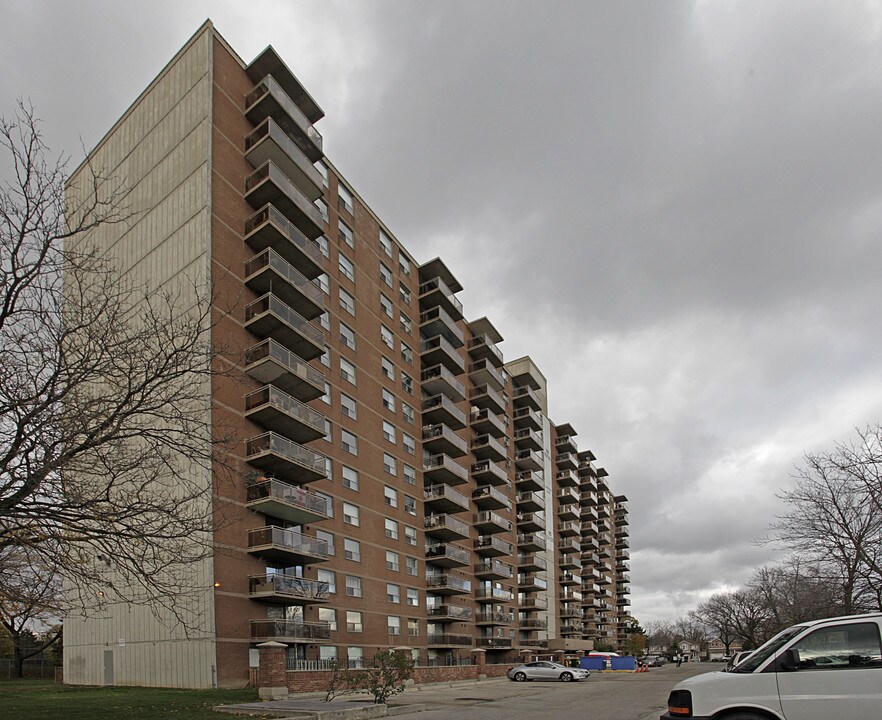 The Horizon Apartments in Mississauga, ON - Building Photo