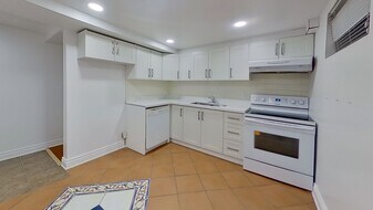 157 Spadina Rd in Toronto, ON - Building Photo
