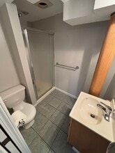1960 Country Club Dr in Grosse Pointe Woods, MI - Building Photo - Building Photo