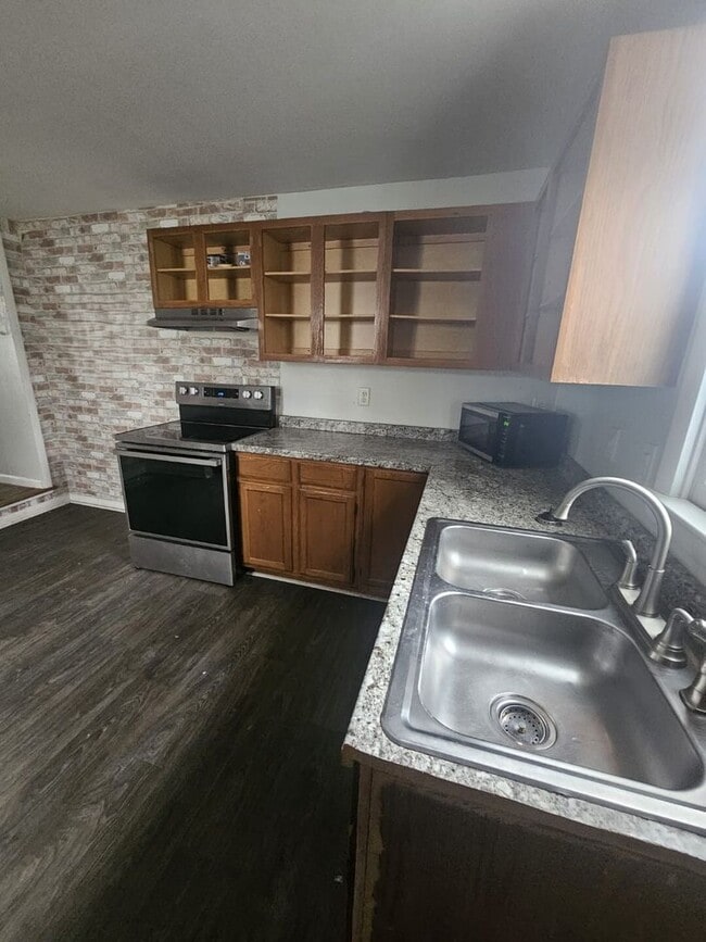 219 N Lawrence St in Charles Town, WV - Building Photo - Building Photo