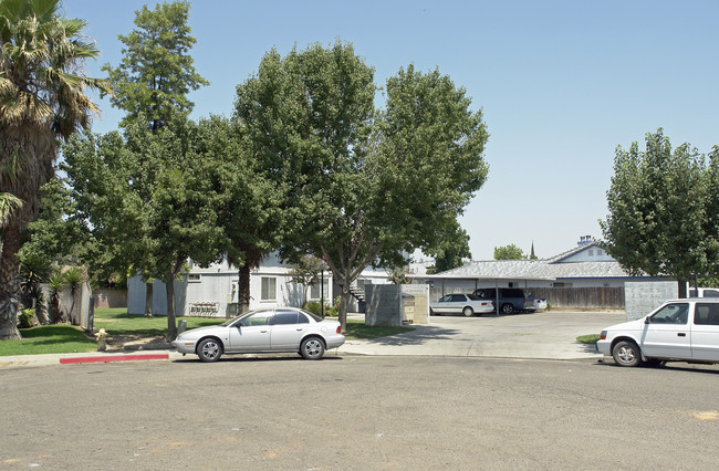 972-998 E Palm Ave in Reedley, CA - Building Photo - Building Photo