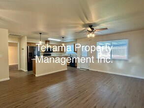 740 Larie Ln in Red Bluff, CA - Foto de edificio - Building Photo