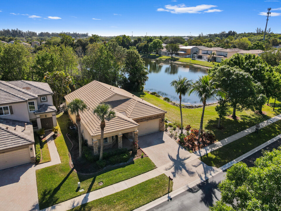 5822 Saddle Trail Ln in Wellington, FL - Building Photo