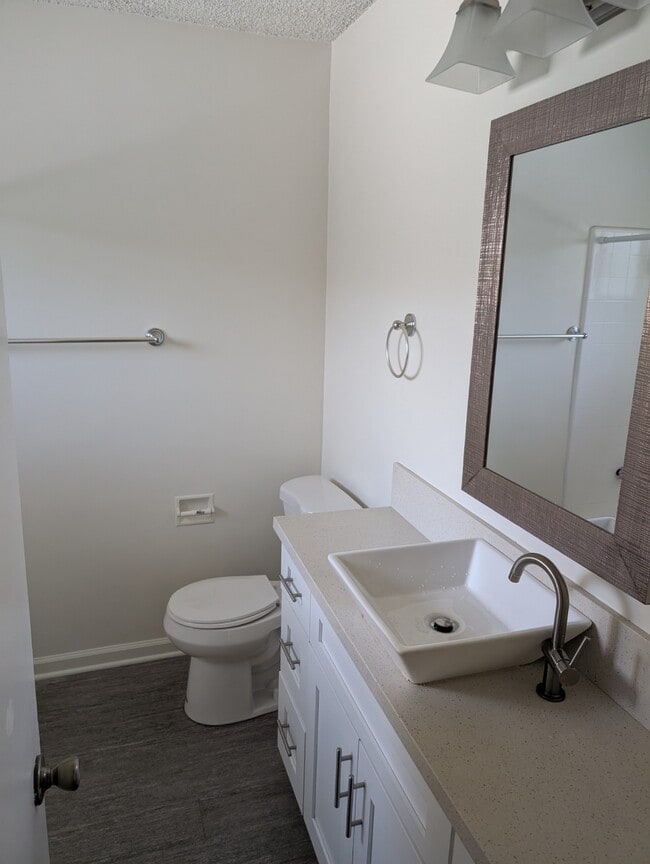 Oasis Apartments in Downey, CA - Building Photo - Building Photo