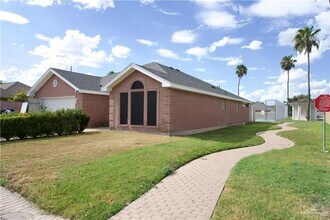 3600 Cedar Ave in McAllen, TX - Building Photo - Building Photo
