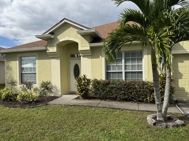 442 Fillmore Ave NE in Palm Bay, FL - Building Photo - Building Photo