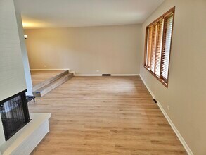 1223 Westhaven Dr in Wheaton, IL - Building Photo - Building Photo