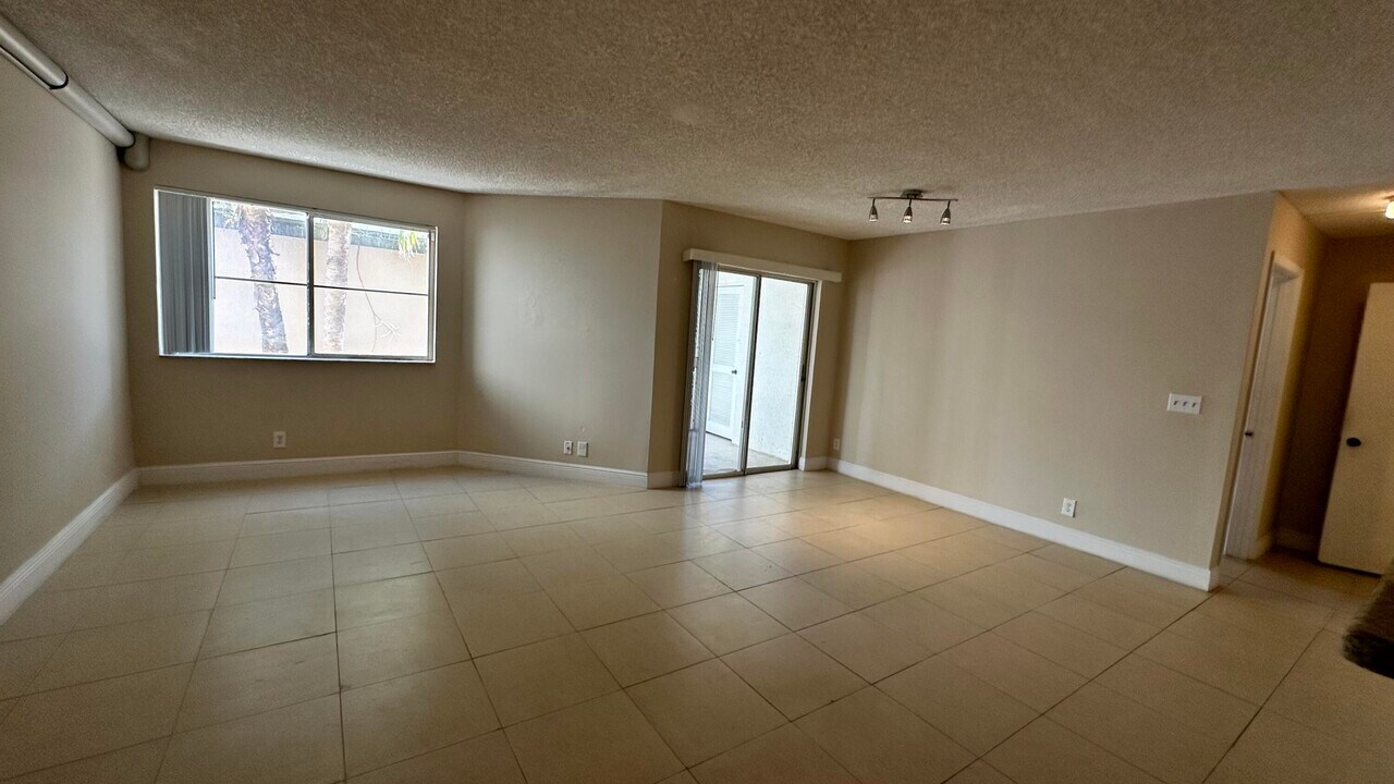 9901 Westview Dr-Unit -324 in Coral Springs, FL - Building Photo