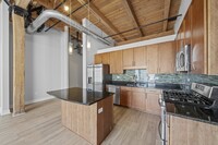 770 W Gladys Ave, Unit 604 in Chicago, IL - Building Photo - Building Photo