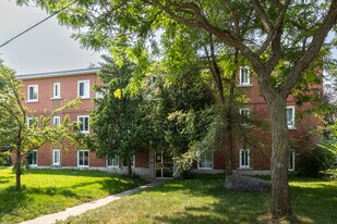 Domaine Dutrisac in St. Laurent, QC - Building Photo