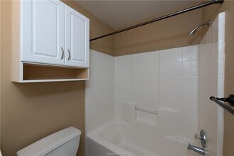 1433 Western Oaks Ct in Bryan, TX - Building Photo - Building Photo