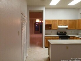 9823 Logans Ridge Dr in Converse, TX - Building Photo