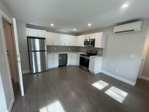 328 Bank in Harwich, MA - Foto de edificio - Interior Photo