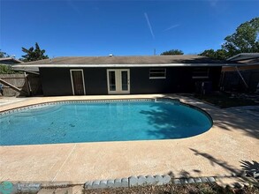 125 Wisteria Ave in Fort Pierce, FL - Building Photo - Building Photo