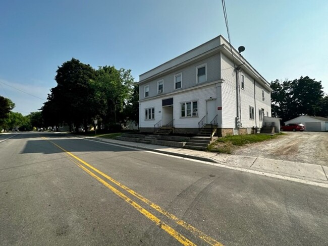 8268 County W in Greenleaf, WI - Foto de edificio - Building Photo