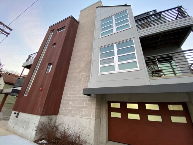Uptown East Apartments - 739 Williamson St in Madison, WI - Building Photo - Building Photo
