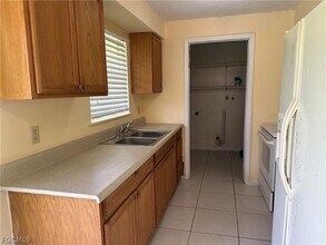 8 Roanoke Dr in Ft. Myers, FL - Building Photo - Building Photo