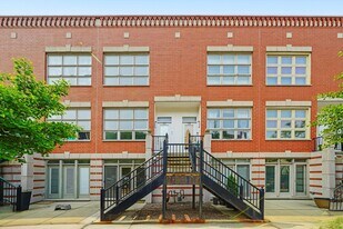 855 W Erie St, Unit 127 in Chicago, IL - Building Photo