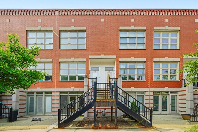 property at 855 W Erie St