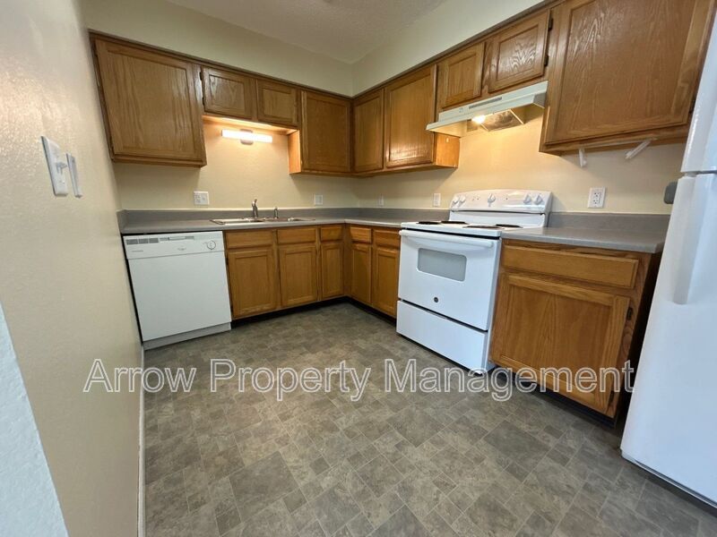 1009 14-2 in Wamego, KS - Building Photo