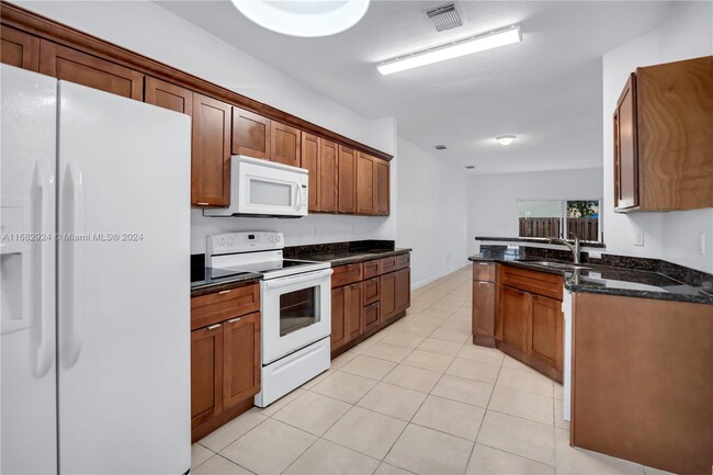 8305 NW 108th Ave, Unit 318 in Doral, FL - Building Photo - Building Photo